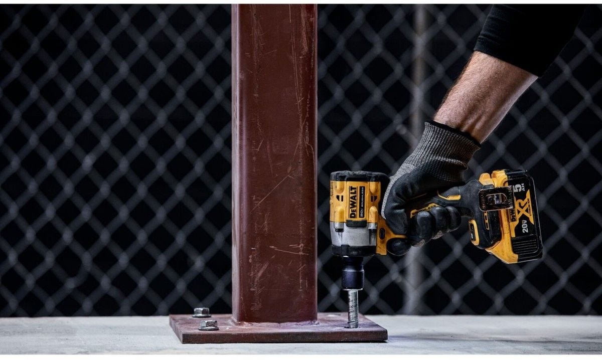 DeWalt ATOMIC 20V MAX* 1/2 in. Cordless Impact Wrench with Hog Ring Anvil Kit Image 2