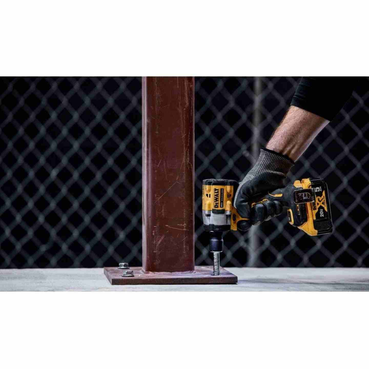 DeWalt ATOMIC 20V MAX* 1/2 in. Cordless Impact Wrench with Hog Ring Anvil Kit Image 2