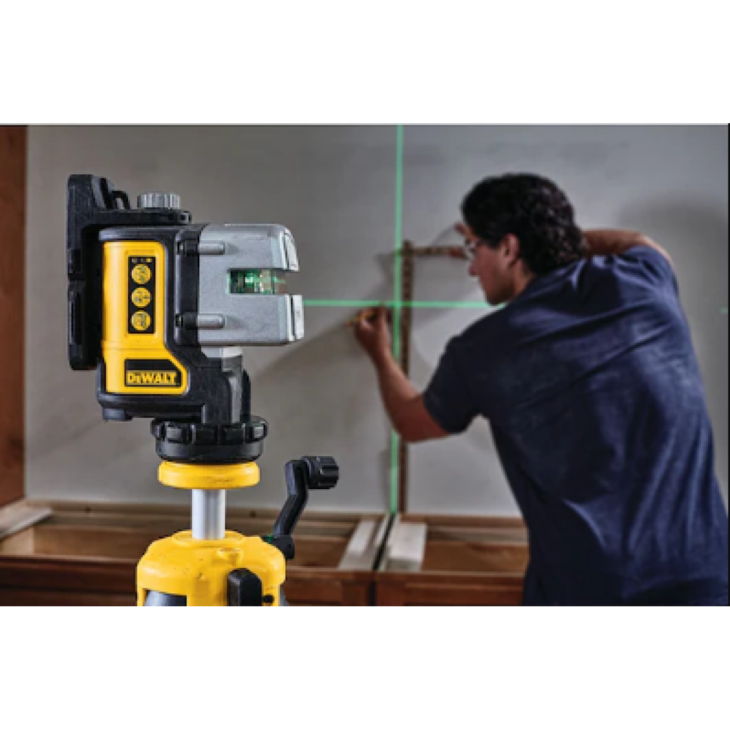 DeWalt 3 Beam Green Laser Level Image 2
