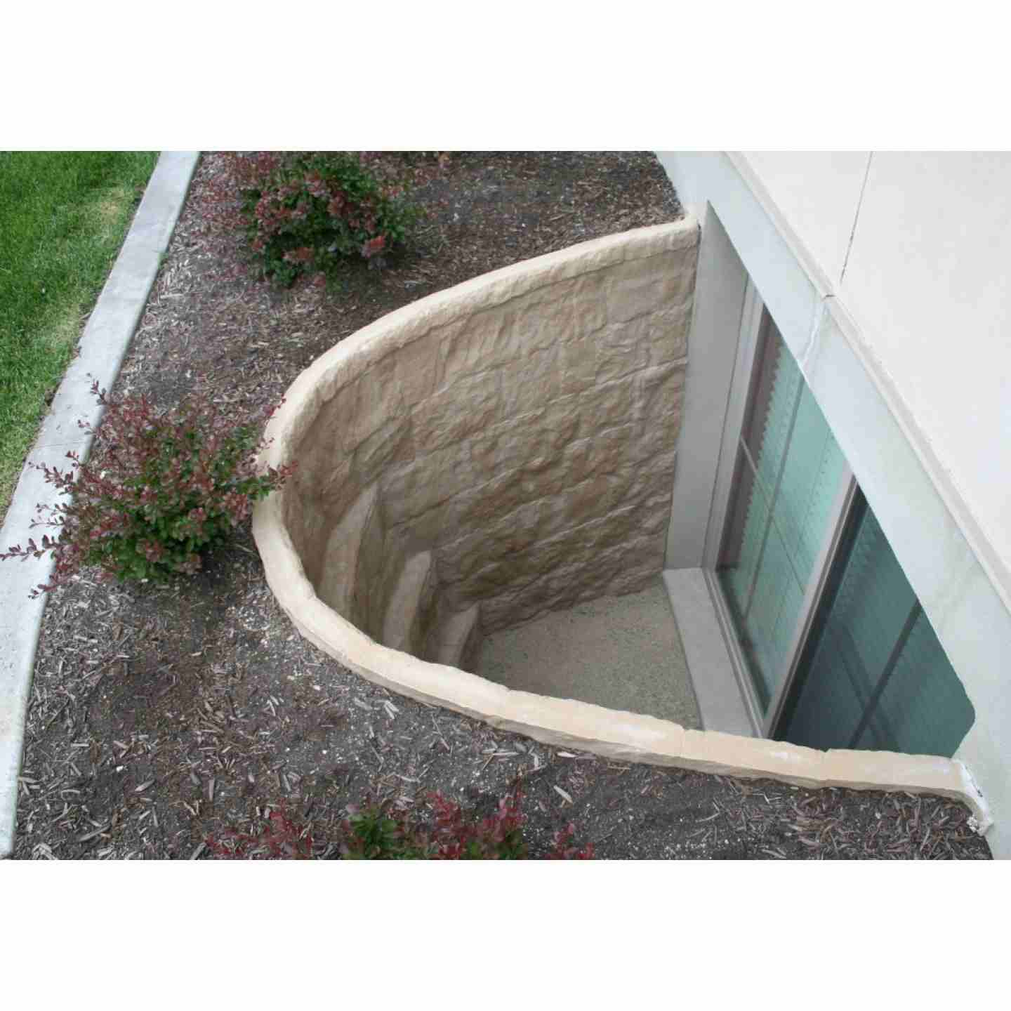 Rockwell 66 Series Elite Tan Window Well 72" Image 2