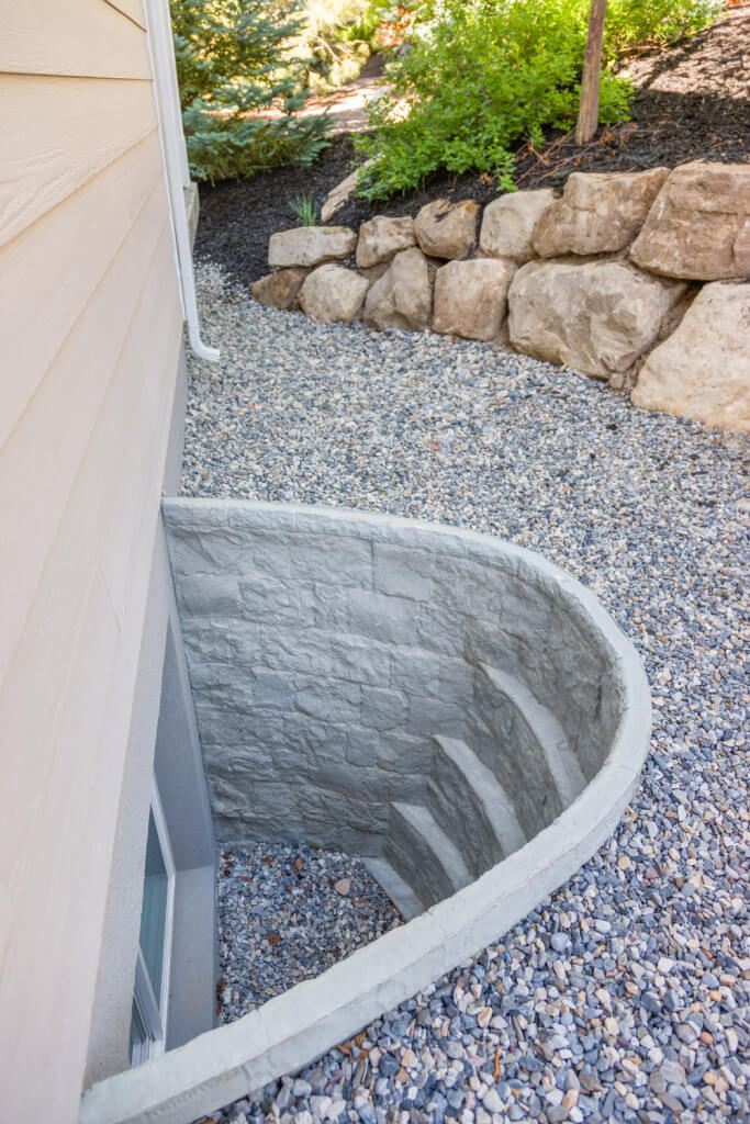 Rockwell 66 Series Elite Gray Window Well 72" Image 2